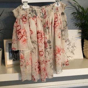 Floral off the shoulder top sz s